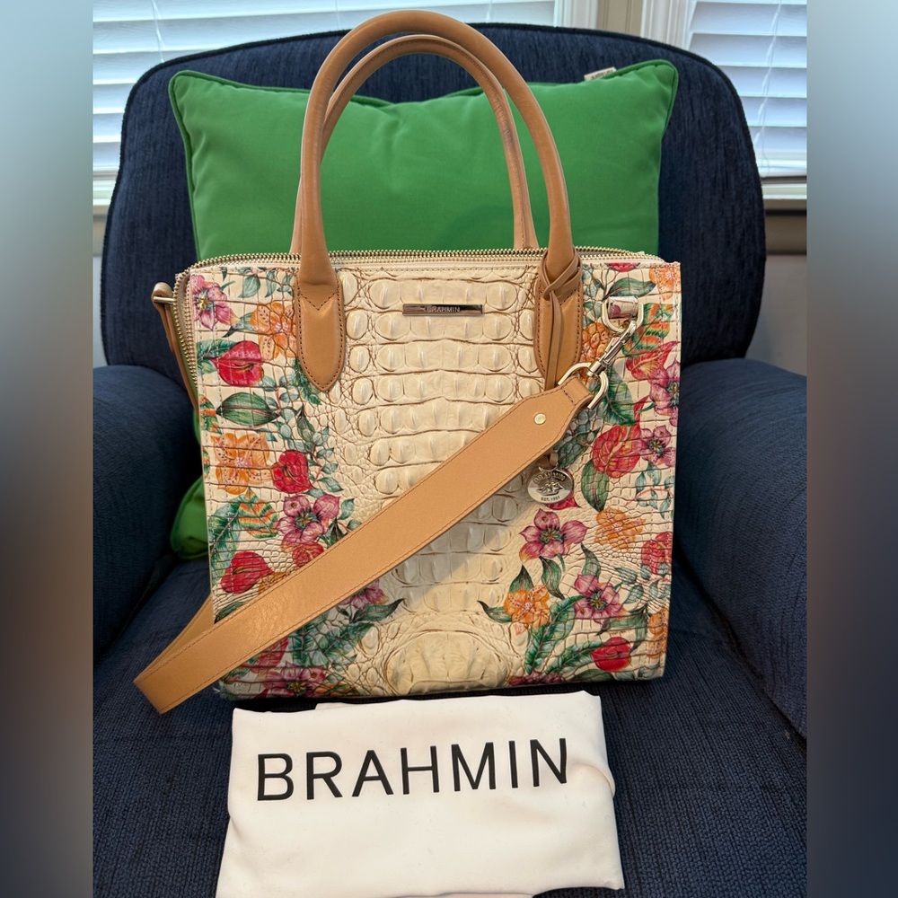 EUC-Brahmin Ivory Tahiti Caroline Satchel
Croc embossed leather 
Shoulder bag